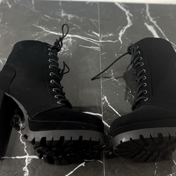 High Heel Boots Platform 4” size 8 - Picture 4 of 4